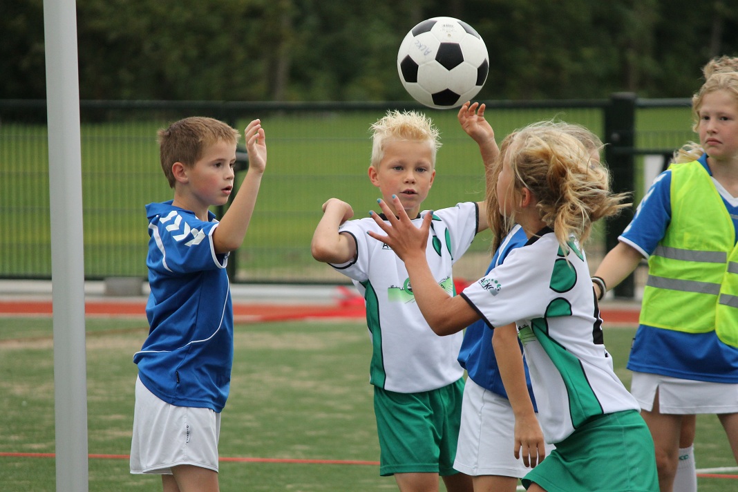 Oefenwedstrijd E2 Almkerk 037.JPG